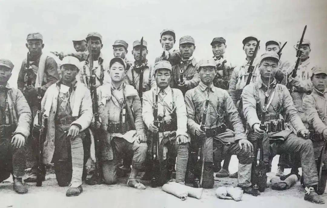 滕海清连长被调到师部当排长,以为自己降级了,一看