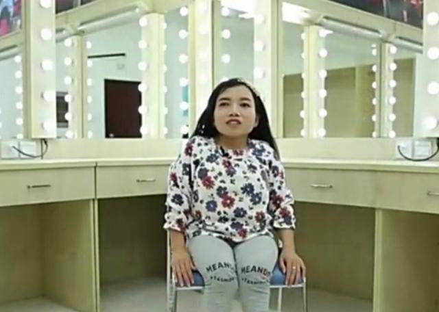 90厘米袖珍美女,不听医生劝阻执意生娃,如今孩子成"瓷娃娃"_潘丽_身高