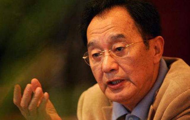 三毛生前曾直言喜欢他,去世后他亲自去祭奠,如今成了有钱人_张贤亮