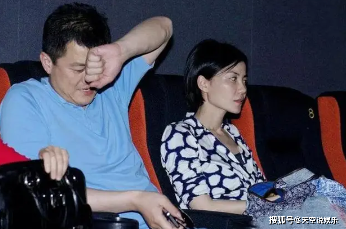 李亚鹏酒后直播哭穷,李湘前夫成榜一大哥,终于理解王菲为何离婚_困境