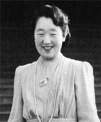 迩宫邦彦王陆军大将,母亲则是萨摩藩十二代公爵岛津忠义的第七个女儿