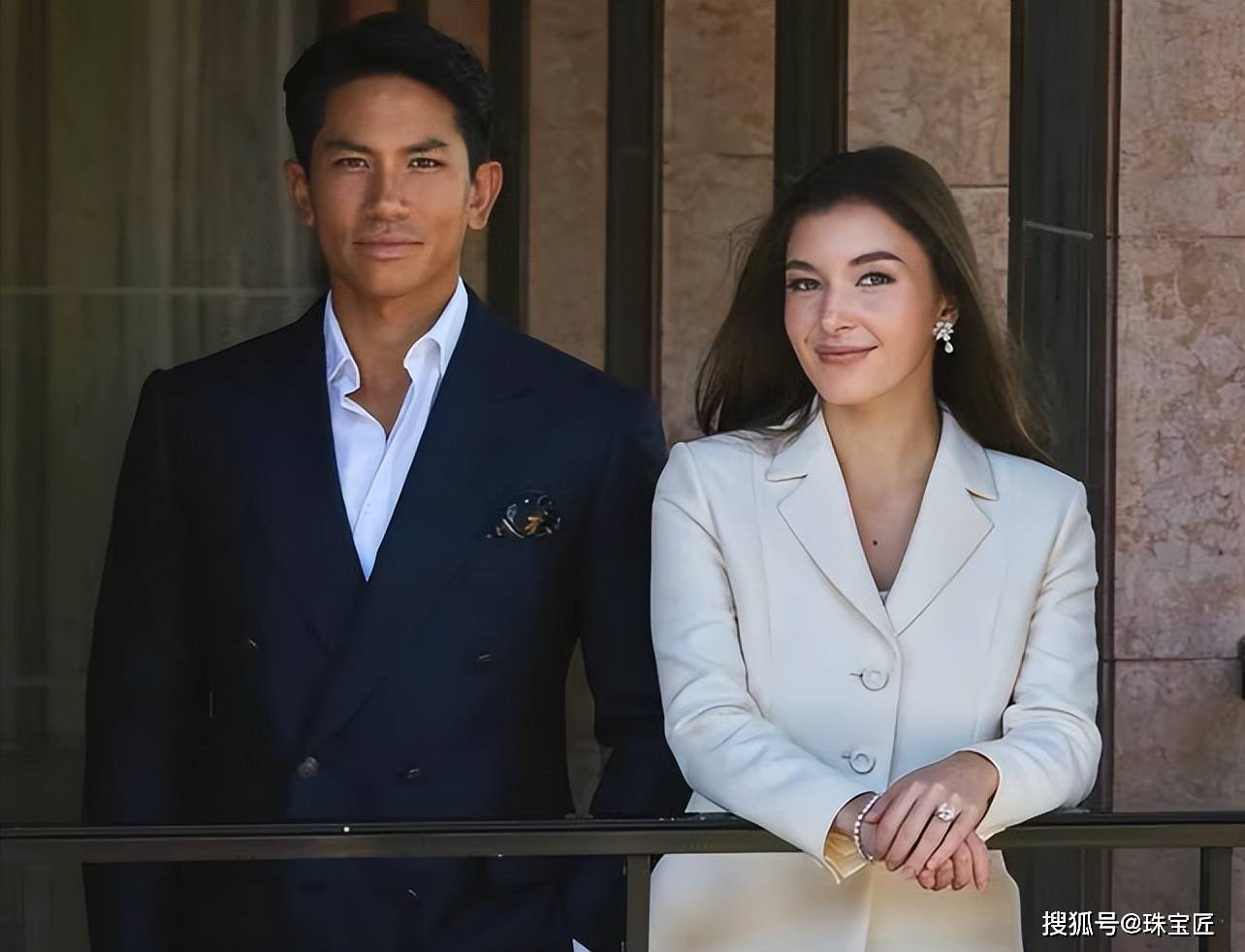 最美"灰姑娘"头戴800多颗钻石,包裹几十斤黄金出嫁_文莱_阿卜杜勒