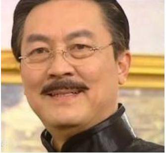 2013年,黄达亮拍摄《勇敢的心》,他在剧中饰演的是荣先生的管家贵叔.