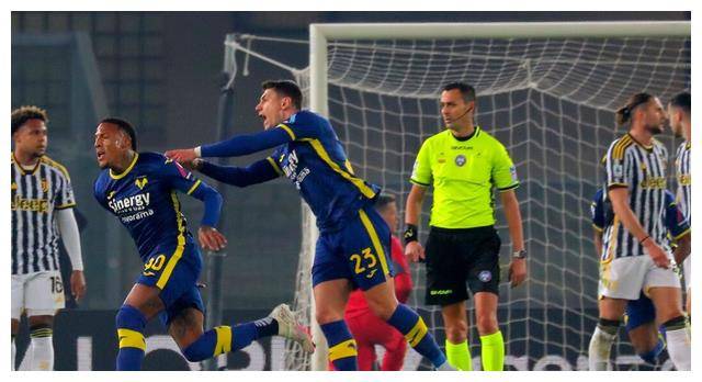 热刺遭遇滑铁卢,足坛黑夜!_比赛_强队_那不勒斯