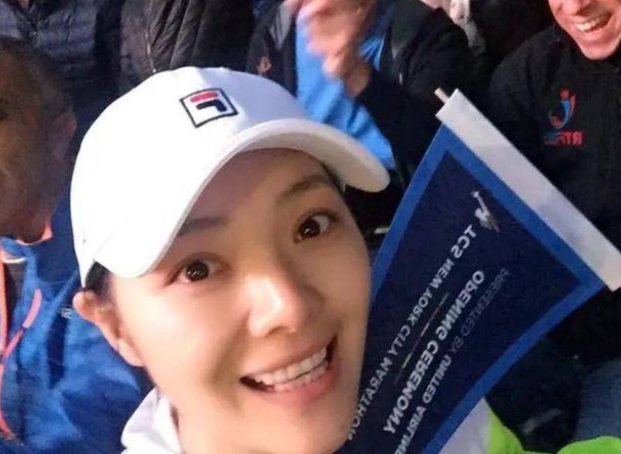 2年前,63岁矿老板迎娶小25岁模特引发轰动,新娘:我们真心相爱_陈景河