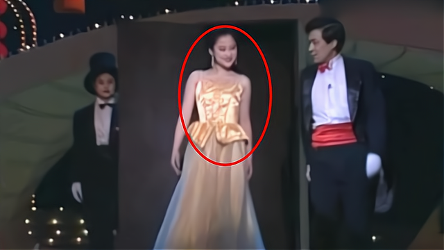 26年前朱时茂的春晚小品中,谁注意他旁边的女孩,已火得一塌糊涂_梅婷