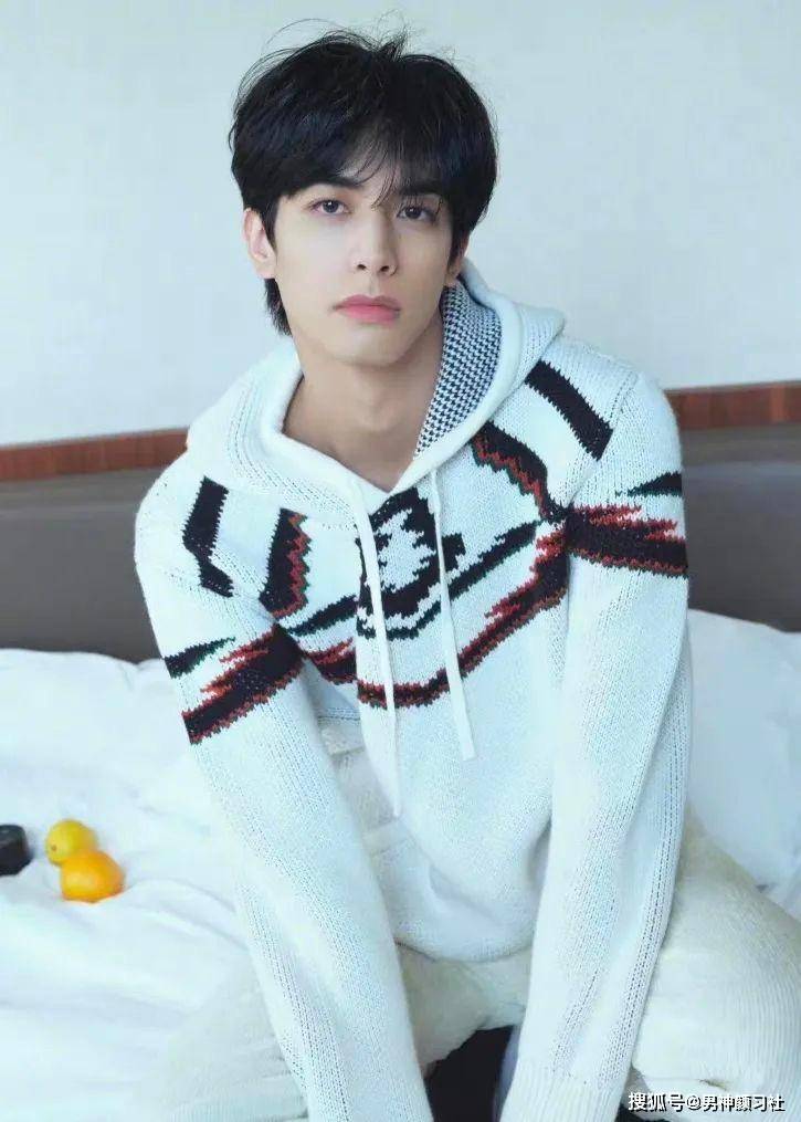 男生_白色_是属于