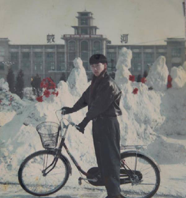 1996年,小伙无意捡到"金属链"致残,幸运收获爱情后