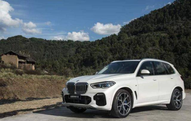 佟大为的座驾也和他们两个人的人生态度一样,十分低调,起码比之其他