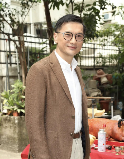 57岁陈锦鸿罕露面!苍老过同场63岁欧阳震华,曾传患病消瘦脸蜡黄