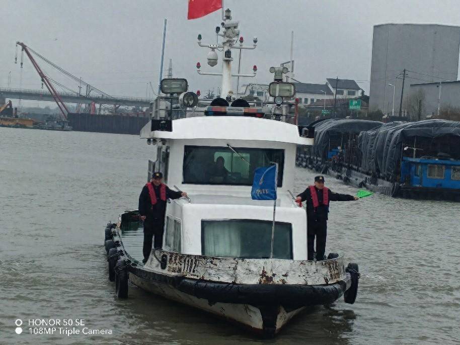 镇江交通执法全力护航雷暴天气水上通行安畅_船舶_预警_小时