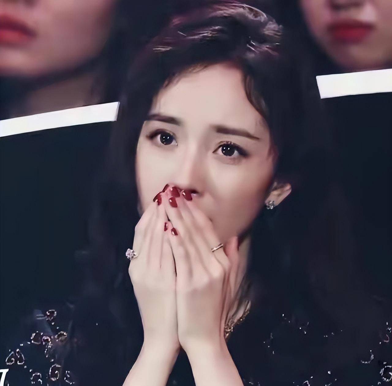 "撩汉高手"杨幂的曲折上位史,靠魅力征服三位大咖,被迷弟追逐_演出