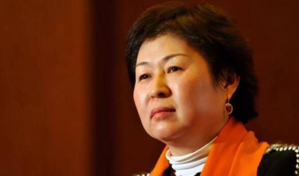 中国第一位女首富:把不起眼的生意,做到中国最大,现坐拥420亿_张茵