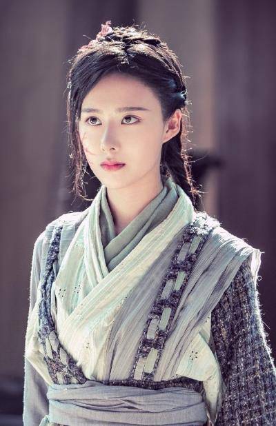 巧合的是,这两个角色都是前期温柔,后期黑化,祝绪丹从软萌小白兔黑化