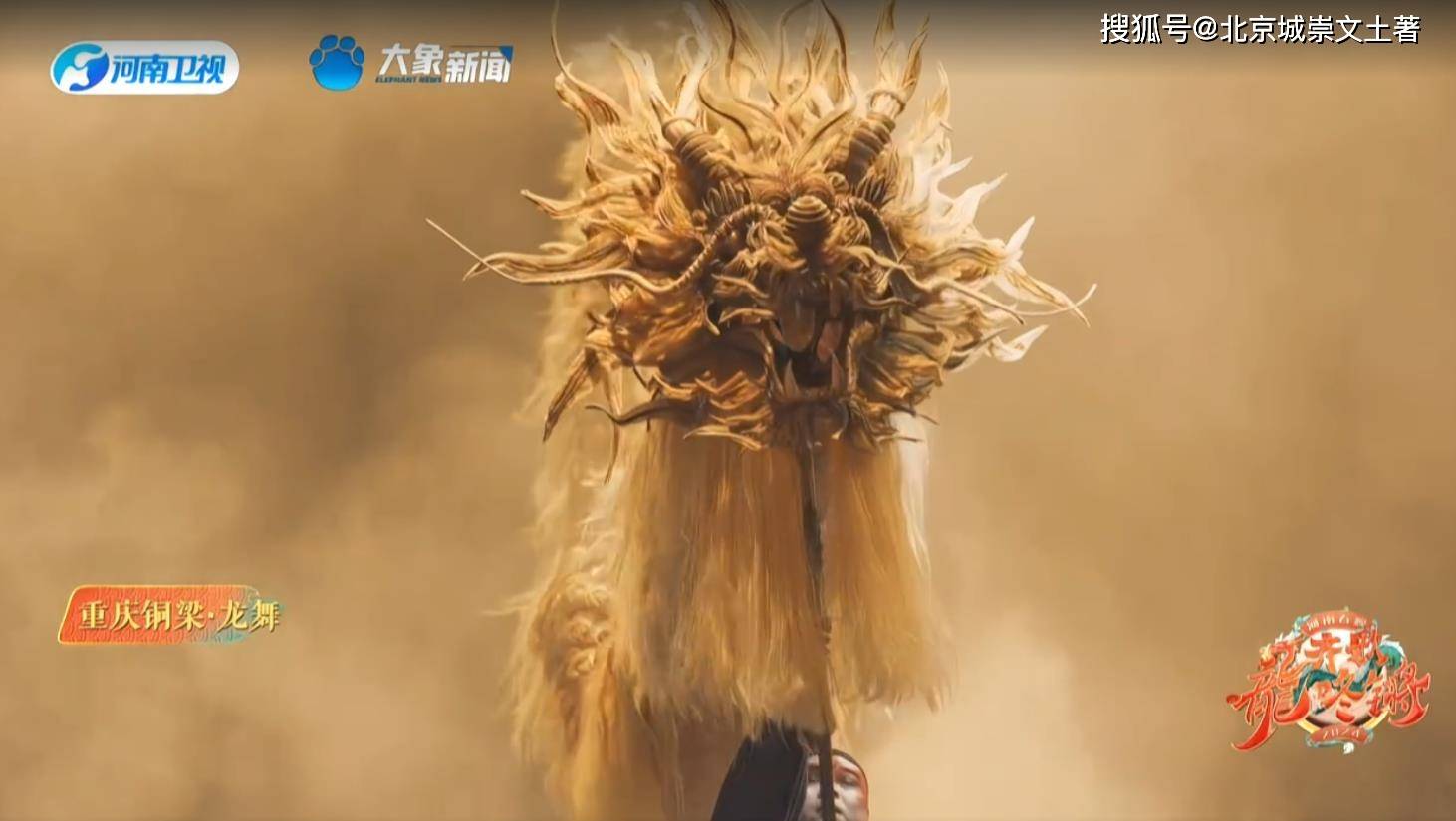 有过多次合作,在《天赐的声音》这档音综节目中,梁龙和周深强强联手