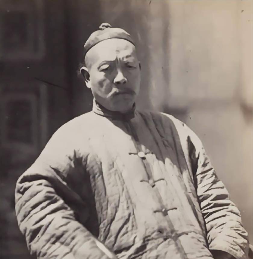 1864年晚清老照片:僧人研读经卷,朝廷大臣头戴凉帽!_清朝_年间_京城