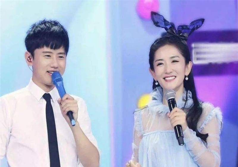 谢娜张杰结婚纪念日,带双胞胎女儿打卡水族馆.