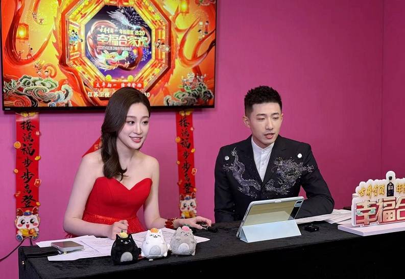 张慧鑫:获主持人大赛银奖60天后,被江苏台重用主持《元宵晚会》_卫视