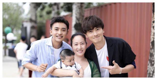 李佳航6岁儿子超惹人爱,网友直呼可爱!_演艺圈_生活_才华