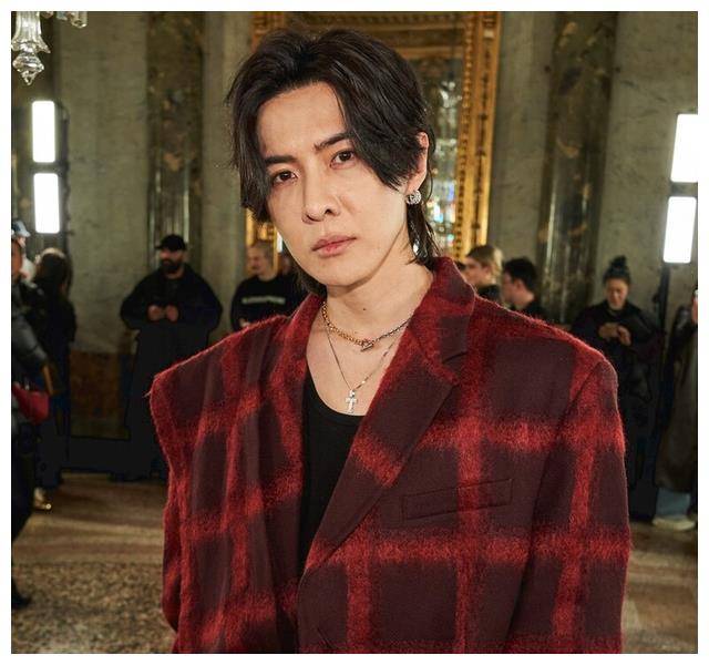 唐禹哲与小13岁未婚妻甜蜜约会,女方痴心甘愿当后妈!