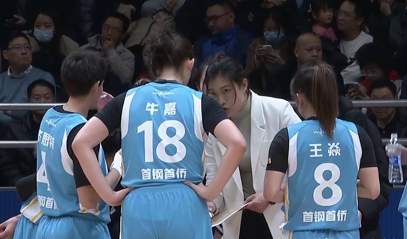 宋可欣单打力克王思雨,马伊娜后仰跳投命中.