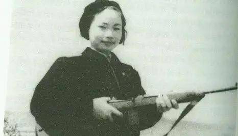 3岁被捕,12岁做童工,46岁成新中国首位女中将,聂力的坎坷人生_母亲