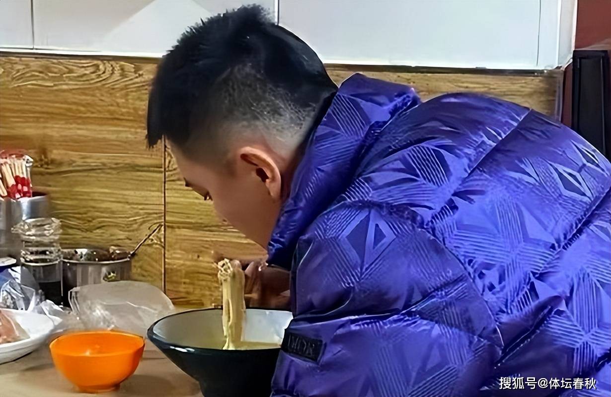 杨鸣前妻唐佳良节后亮相!