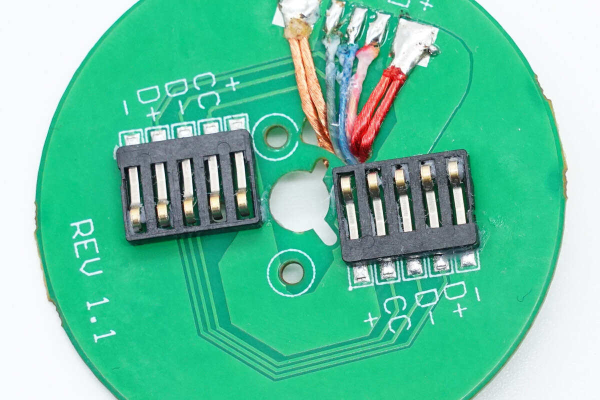 内置华源智信hyc3606合封氮化镓芯片,罗马仕35w自带线氮化镓充电器