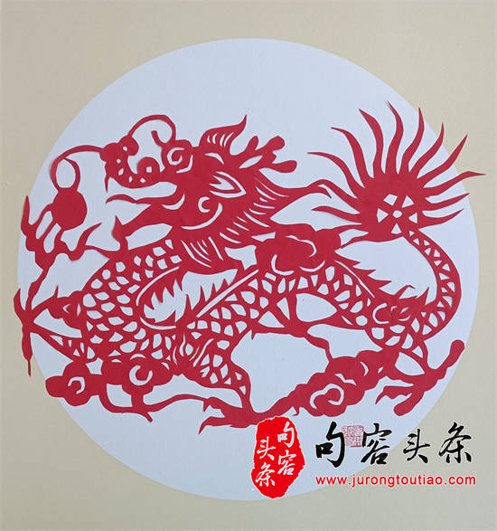 原卫妮,女,江苏省花鸟画研究会会员 ,中国书画艺术创作委员会会员