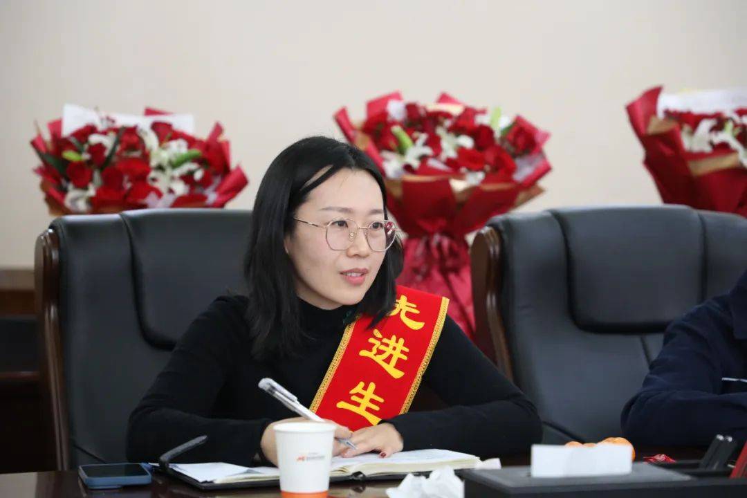 陕西有色榆林新材料集团工会女工委召开女职工劳模交流座谈会_工作