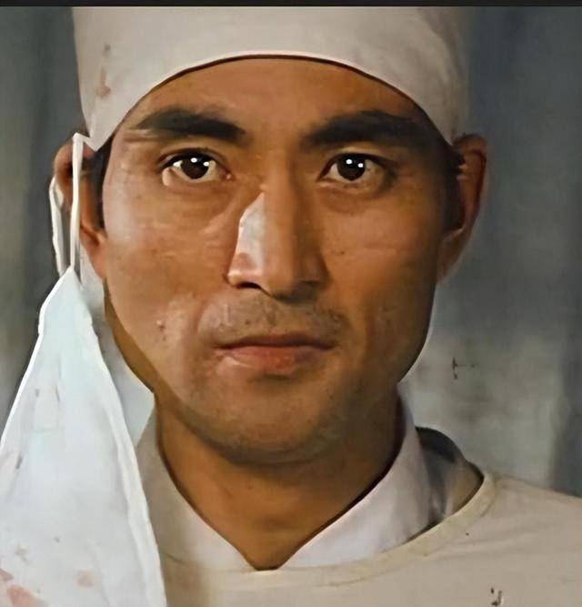 《屠城血证》在1987年的成功不仅让翟乃让赢得了国内的荣誉,还使其在