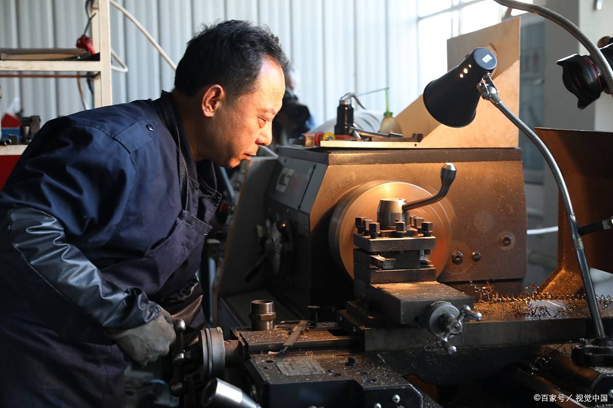 高级钳工如何报考?最新的报考要求有哪些?就业前景怎么样?