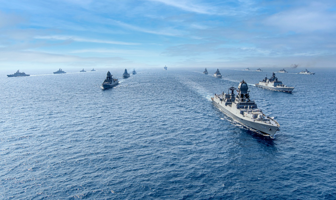印度双航母压阵,58国军演美俄都来参加,偏不叫上中