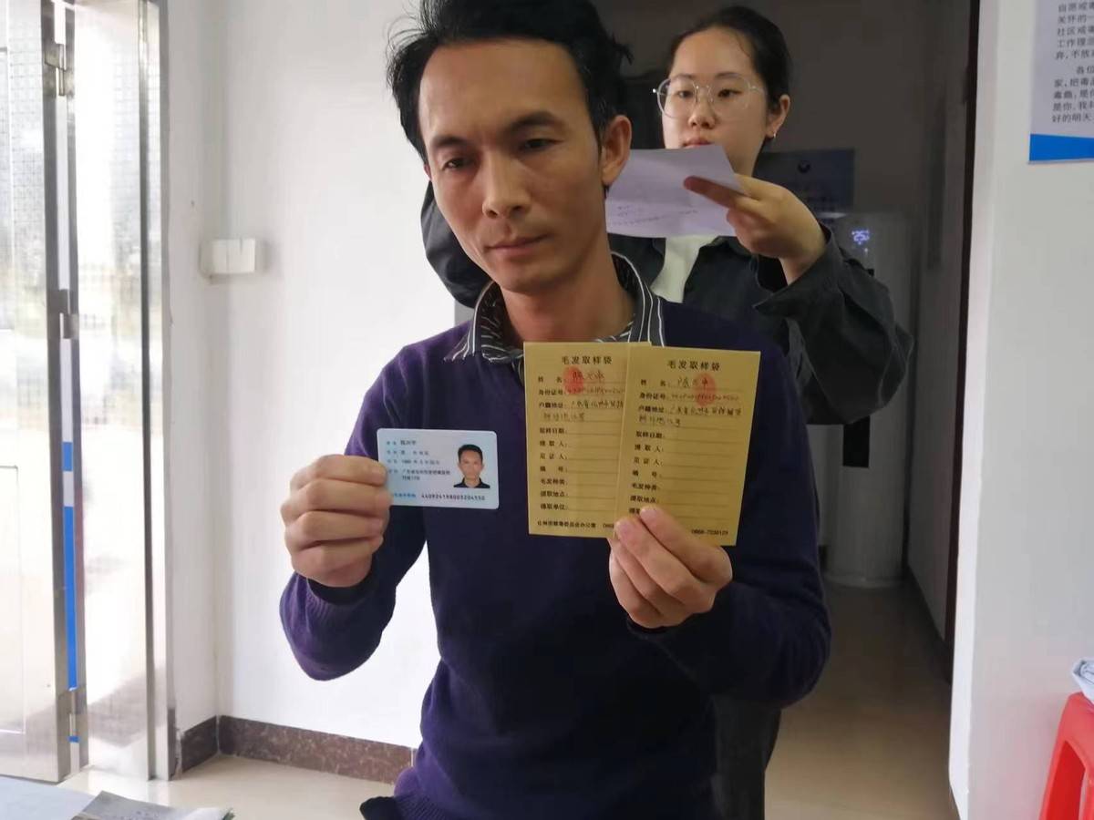 化州市笪桥镇禁毒办对辖区内校车司机开展毛发检测工作