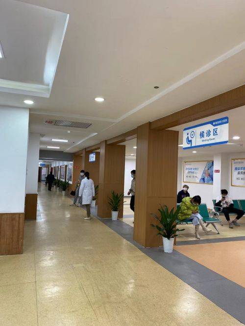 南昌附大医院夜间门诊为男性提供人性化服务!_患者_治疗_专业