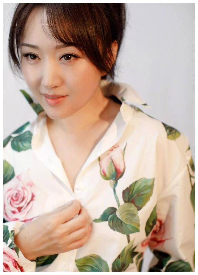 甜美少女杨钰莹,气质与颜值并驾驭,轻松hold住青春气息.