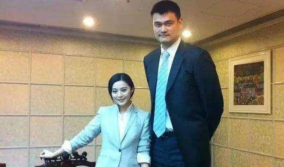 姚明还高,靠着身高在乱世发财,还娶了漂亮的英国妻子_詹世钗_孩子