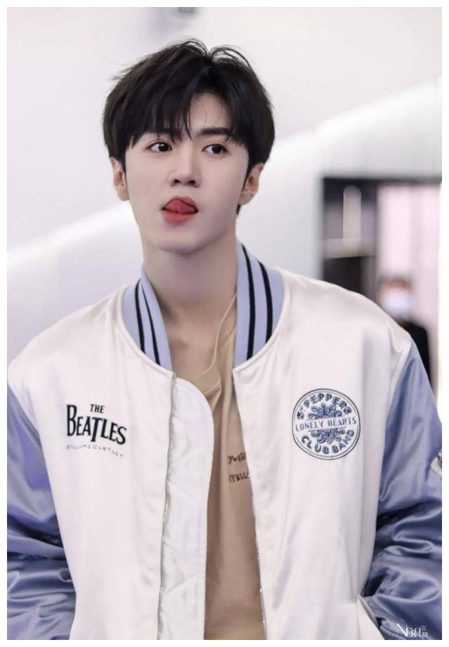 探秘陈哲远的别具一格演绎,走进独一无二的世界,揭秘艺术之美_观众们