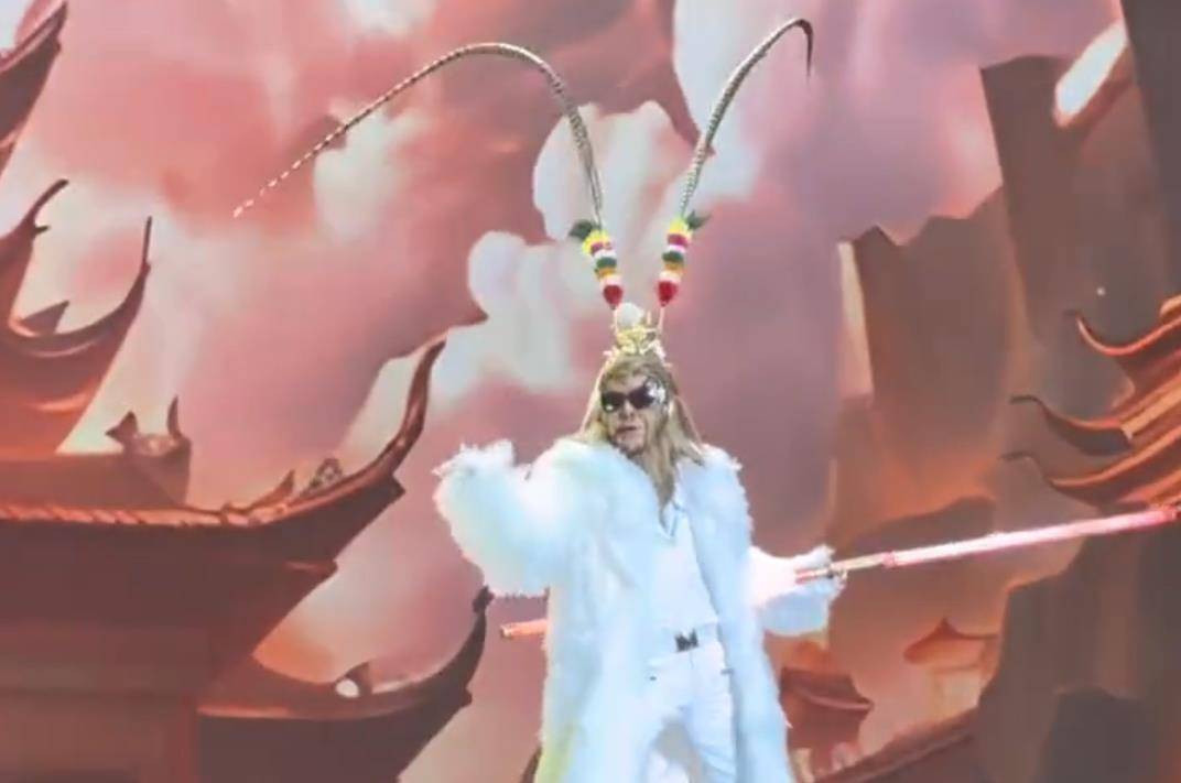 张卫健时隔28年再扮孙悟空,回忆值拉满,太太张茜开心到手舞足蹈_演唱