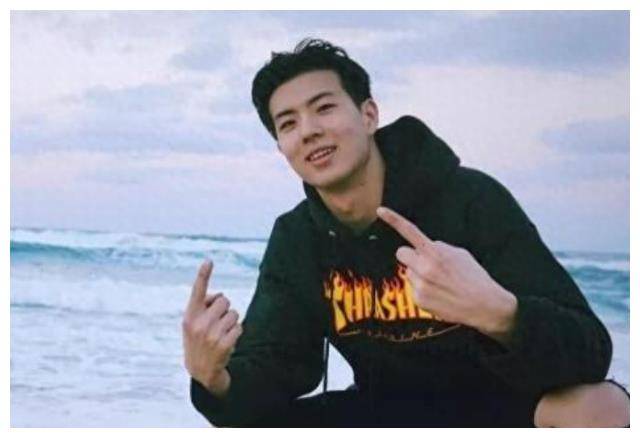 柳鑫宇曝多条炸裂信息,声称遭盗号,网友反应强烈,要求彻查!