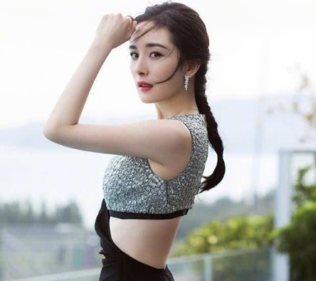 杨幂"白领造型"拍大片,脚踝和板凳腿一般细,10cm凉鞋抢镜_影响_时间