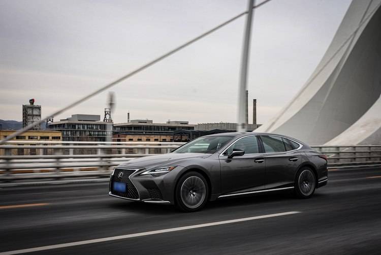 它的答案或许就是不从众 试雷克萨斯ls 500h_搜狐汽车_搜狐网