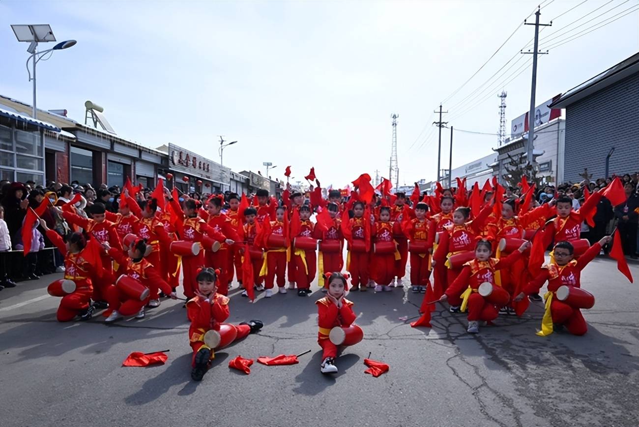 盂县西烟镇2024年元宵节街头文艺汇演异彩纷呈_表演_李忠勇_队伍