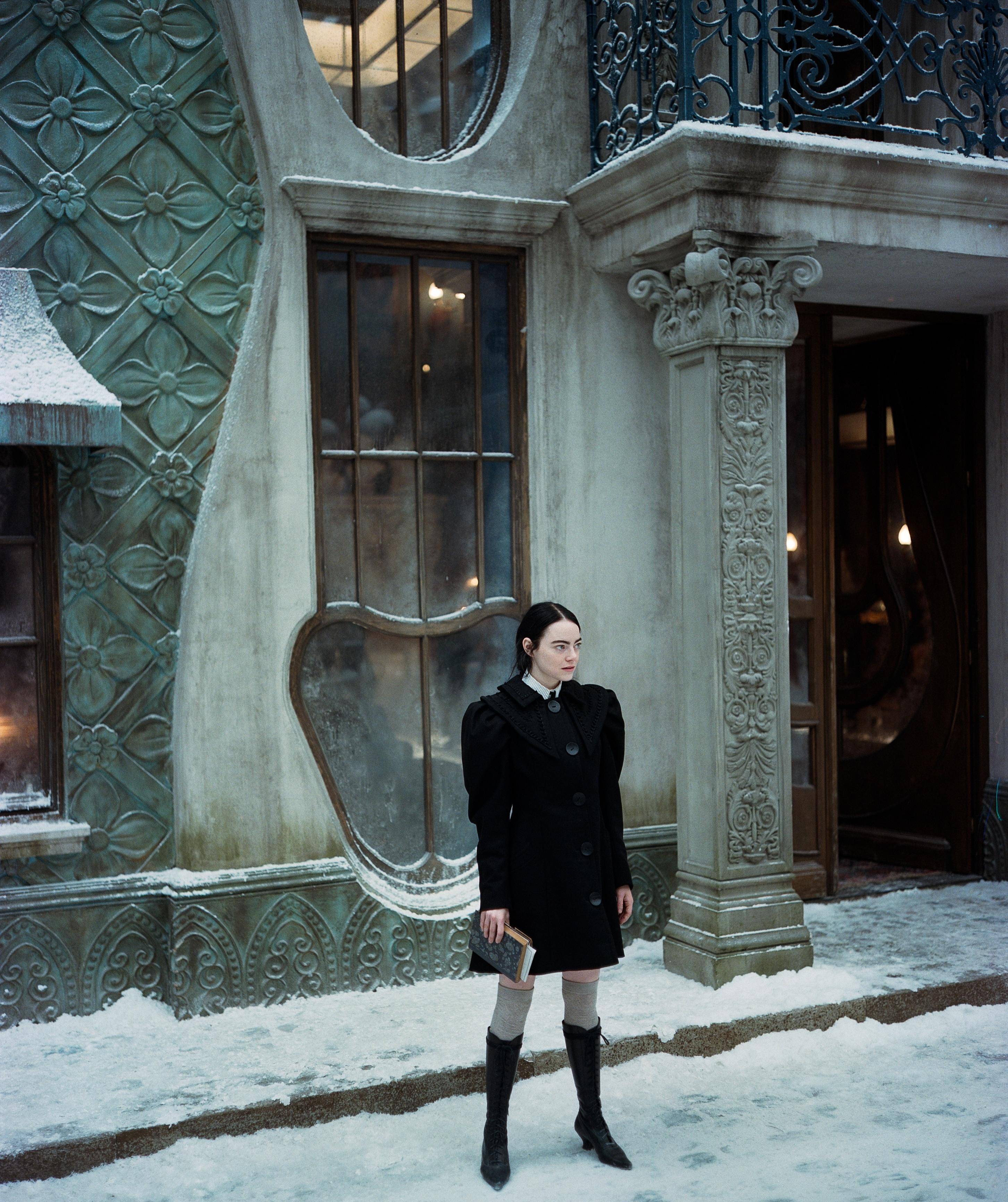 的精神分析之解释,贝拉的形貌也并非是随机性的挑选,而是博士的绝爽