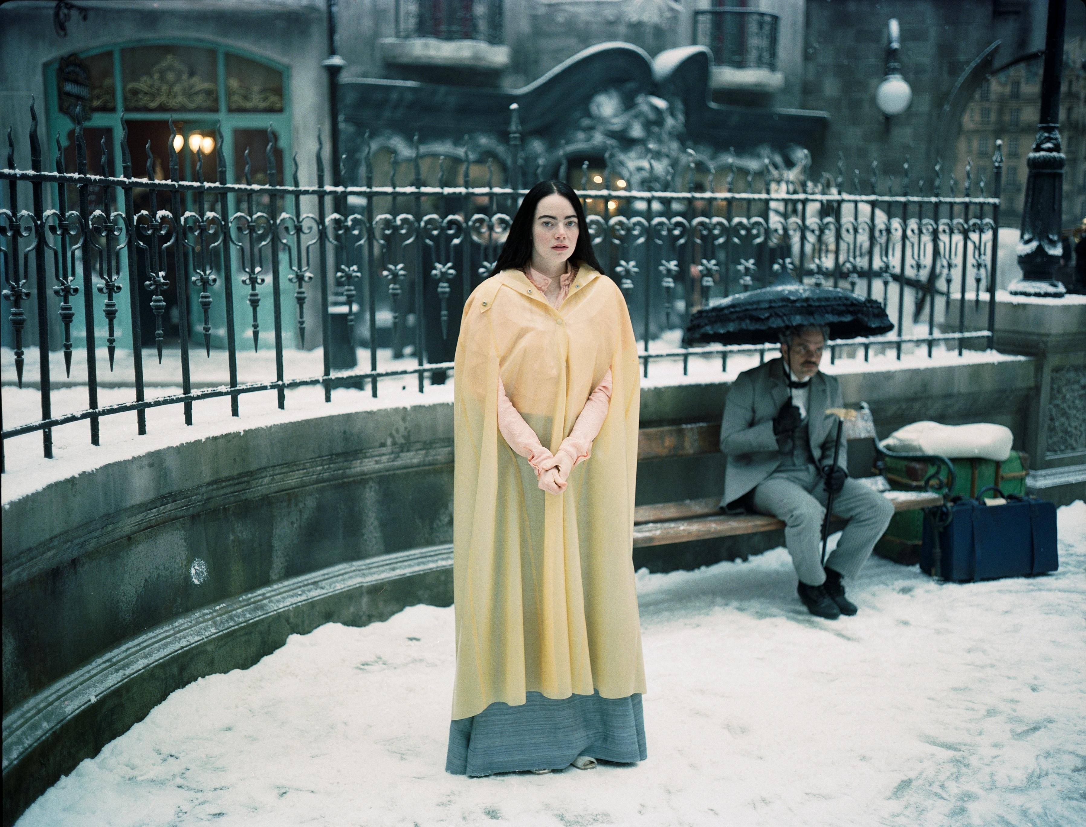 博士的欲望为向死的驱力,贝拉则是在性启蒙(贝拉拿水果自淫)之后,被