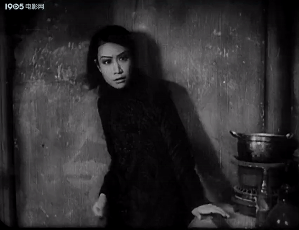 赵慧深在电影《马路天使》(1937)中的影像从男性的层面来看陈波儿和