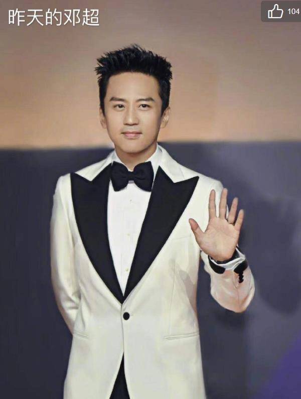 邓超和孙俪是一对备受观众喜爱的喜剧夫妻,他们的演技和性格都很出色