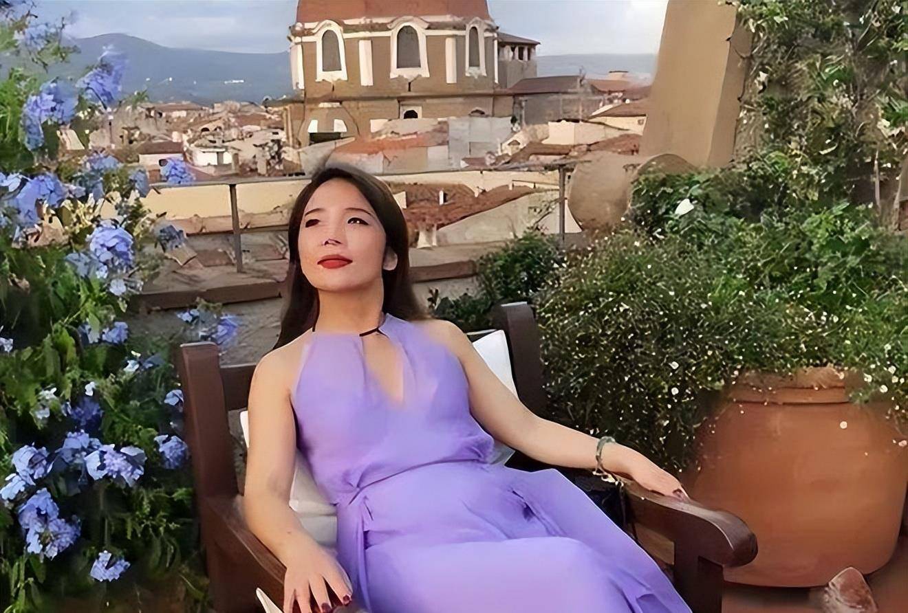 2019年落网富婆朱丽丽:一顿饭上百万,8年骗取14亿