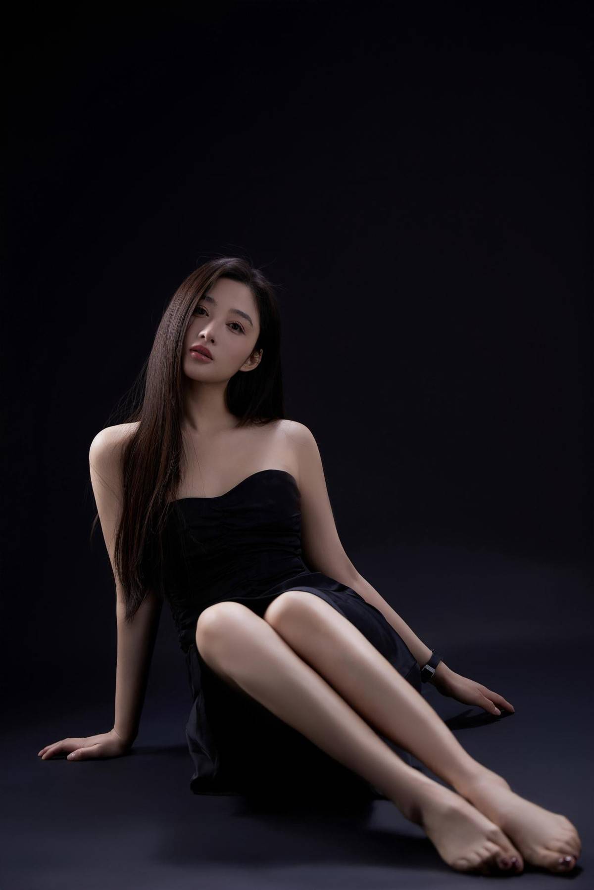 像鹿晗迪丽热巴一样,孙嘉璐赶高铁也做这件事,网友调侃很懂生活_女