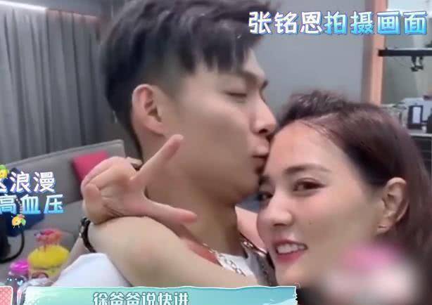 张铭恩宣布分手4天,徐璐把行李箱,包包全换绿色,讽刺意味十足_回应